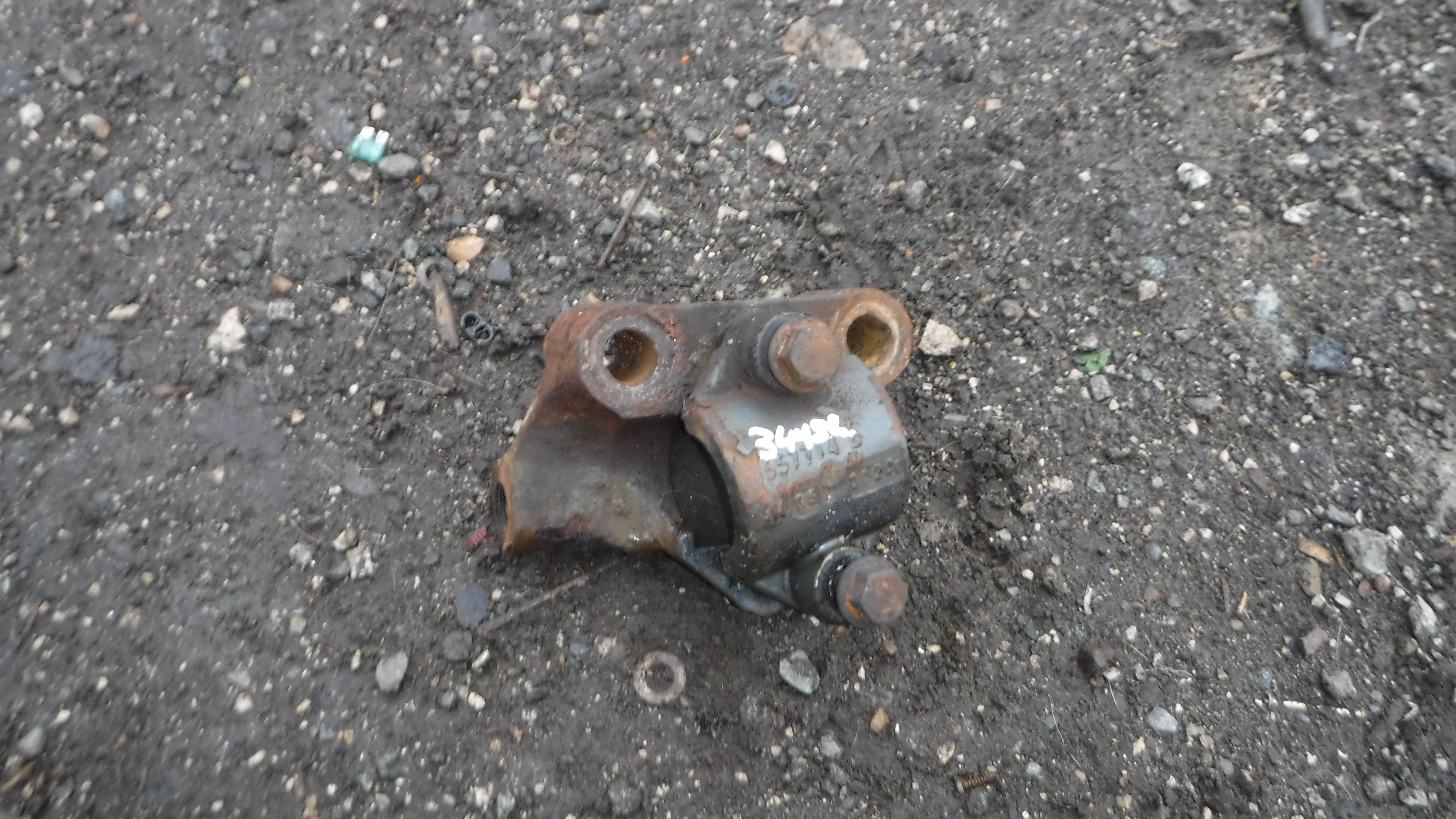 Кронштейн крепления переднего стабилизатора левый 5010557720 Renault Magnum DXI12 2005